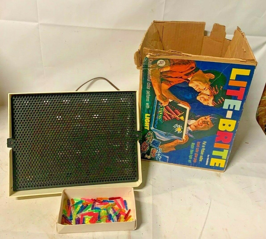 Lite Brite - 1967 - 25+ Unpunched Sheets - 200+ Pegs - Working - Very