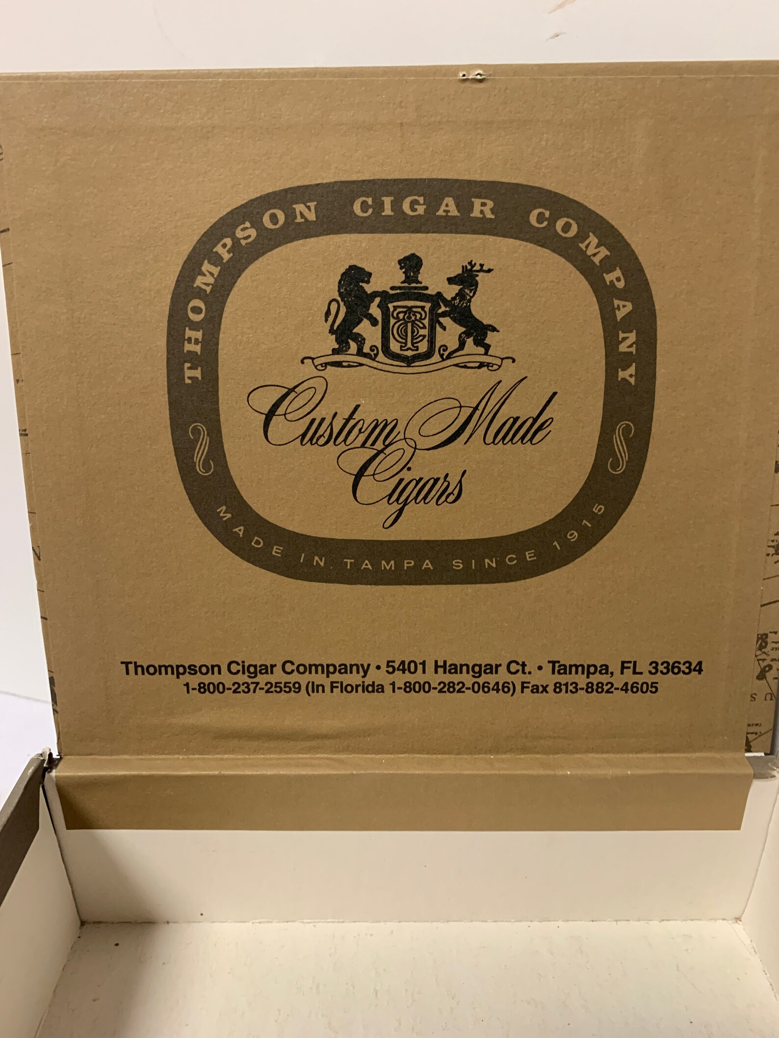 Thompson Cigar - 0z5c06b