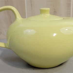Vintage Mid Century MCM Russel Wright China Teapot Yellow Chartreuse Oneida