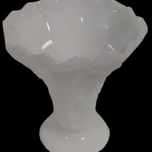 Antique Anchor Hocking Scalloped Edge Harvest Grape Milk Glass Vintage Fire King