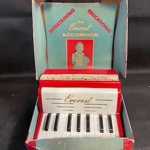 Vintage 1950&#39;s Everest Children&#39;s Trainer Training Piano Accordion w/ Box