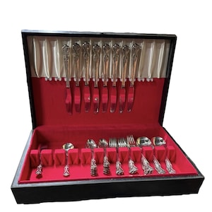 Flatware WM Rogers MFG Magnolia Inspiration Silverplate 49pc Wood Case