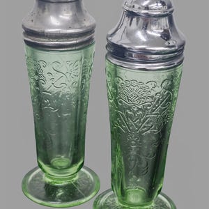 Hazel Atlas Vintage Royal Lace Lemon Lime Shaker Set