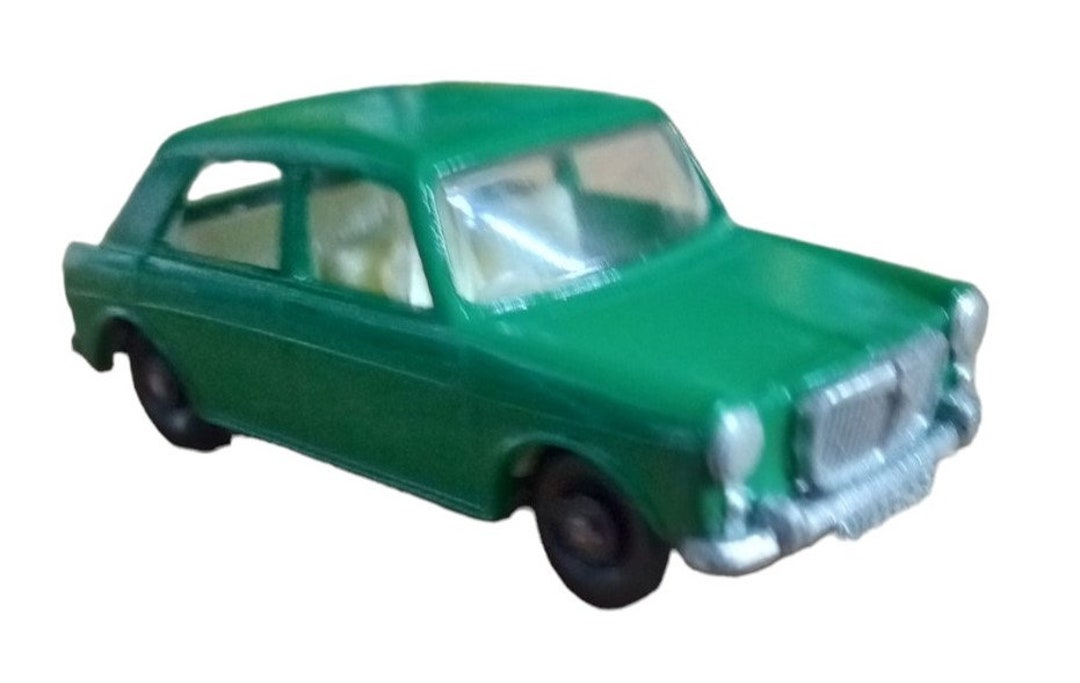 Matchbox Superfast No 64/ MG. 1100 / great condition car with a damaged box | UK