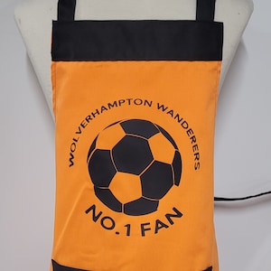 Wolverhampton Wanderers nr 1 fan - możliwość personalizacji. Średniej wielkości fartuch dla dorosłych z kieszenią. Wyprodukowano w Anglii