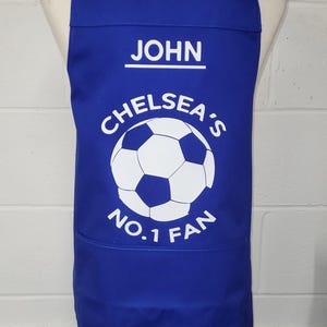 Fan Chelsea nr 1 - możliwość personalizacji. Duży fartuch dla dorosłych z kieszenią. Wyprodukowano w Anglii