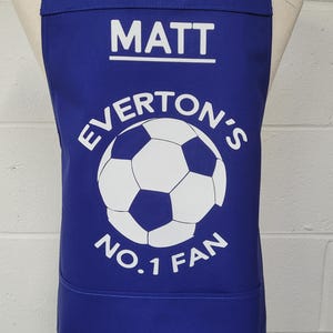 kibic evertonu nr 1 - możliwość personalizacji. Duży fartuch dla dorosłych z kieszenią. Wyprodukowano w Anglii