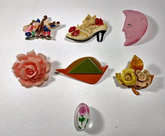 Vintage lot 7 broches en plastique d'époque cellu… - image 1