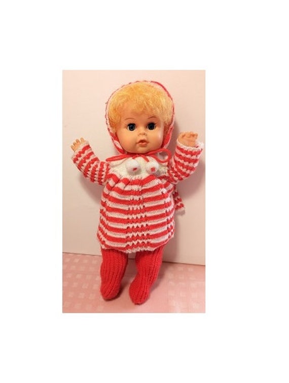 Très jolie poupée QEN 15 qui pleure et qui rie des années 1970 Yeux qui  ferment Vêtements originaux Suce Japon Fonctionne 1 pile -  Portugal