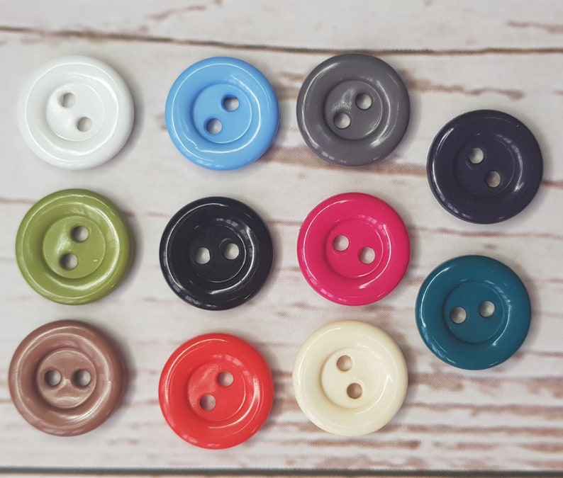 Cardigan Carsini Italian Shiny Plastic Buttons x 10pcs 2 HOLE 15mm
