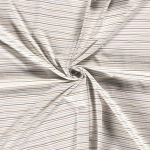 Tessuto in maglia di cotone elasticizzato a righe ondulate, al metro. Naturale.