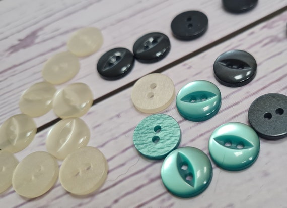 Button: Polyester Fish Eye - Grey Button: Polyester Fish Eye - Grey