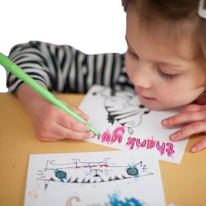 Card Book - Farbe in Kinderbüchern/Dankeskarten, Weltkarte oder Feen von Eggnogg. Ausmalen in für Kinder und Made in UK.