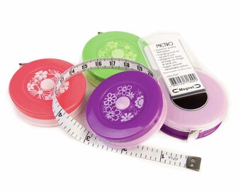Floral magnetic Tape Measure: 150 cm long. Metric and imperial.