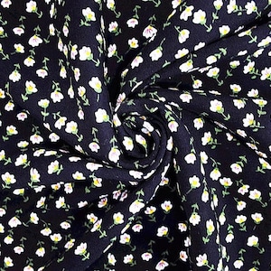 Tecido de costura Challis com estampa floral azul-marinho e viscose. Por 1/2 m.