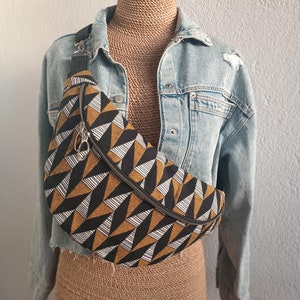 XL jacquard fanny pack with geometric ethnic pattern, black, white and ochre.