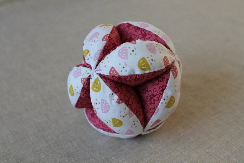 Fabric Ball Baby Ball Awakening Ball Montessori White and Pink Gripping Ball Montessori Pedagogy