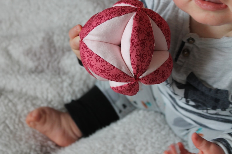 Fabric Ball Baby Ball Awakening Ball Montessori White and Pink Gripping Ball Montessori Pedagogy