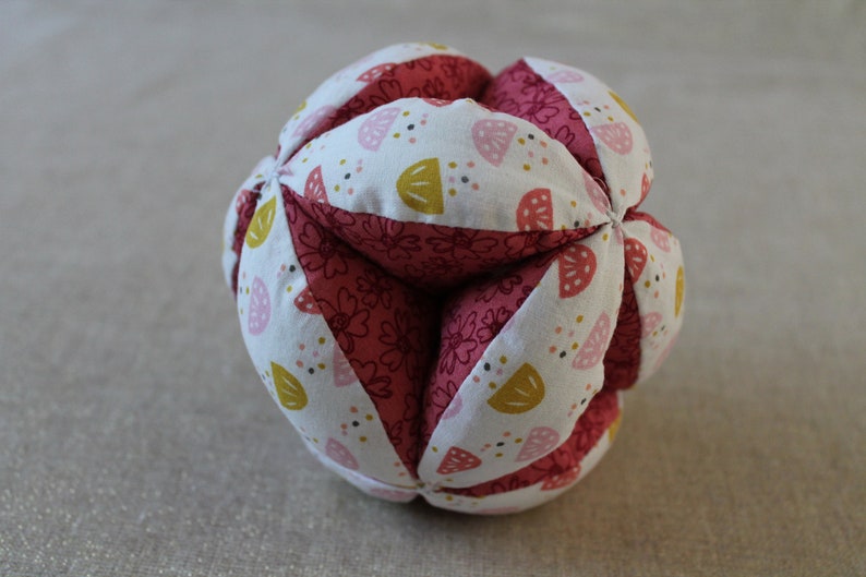 Fabric Ball Baby Ball Awakening Ball Montessori White and Pink Gripping Ball Montessori Pedagogy