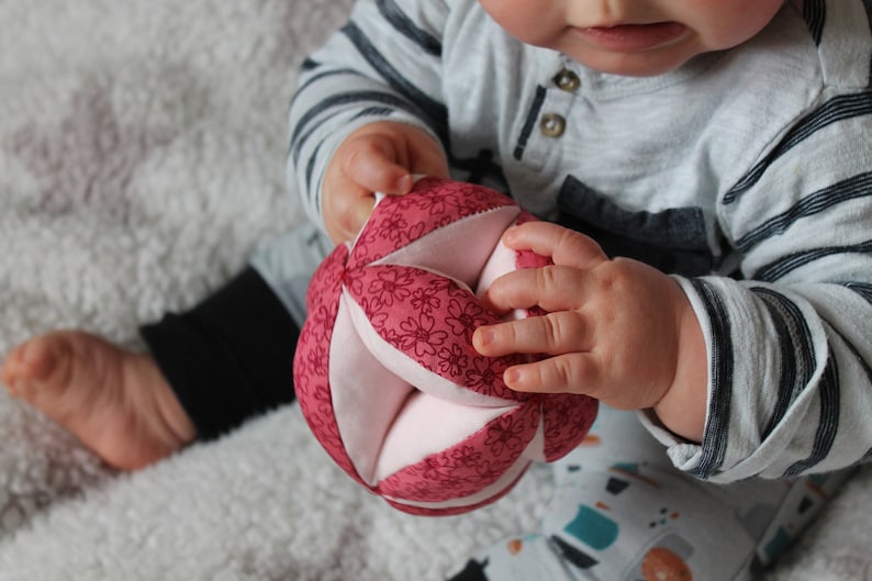 Fabric Ball Baby Ball Awakening Ball Montessori White and Pink Gripping Ball Montessori Pedagogy