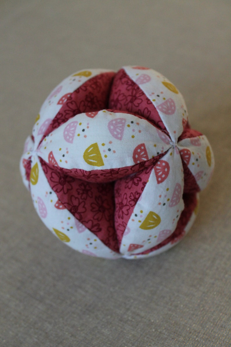 Fabric Ball Baby Ball Awakening Ball Montessori White and Pink Gripping Ball Montessori Pedagogy