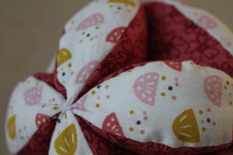 Fabric Ball Baby Ball Awakening Ball Montessori White and Pink Gripping Ball Montessori Pedagogy