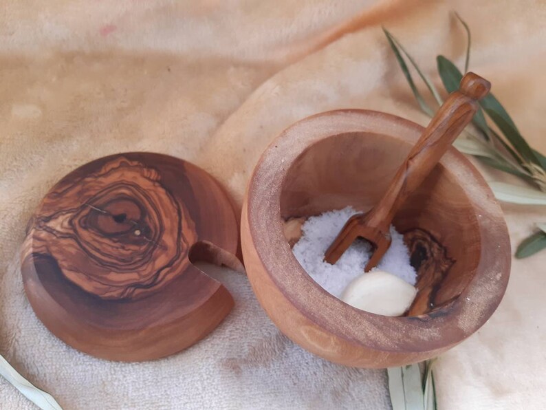 Valentine/'s Day table center... spices.. storage Valentine/'s Day gift kitchen decoration.. olive wood saltpepper shaker