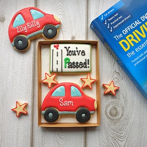 Met de hand bevroren, gepersonaliseerd 'Je bent geslaagd!' Koekje BRIEVENBUS CADEAU/Rijexamen