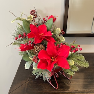 Rustic Sleigh Christmas Floral Arrangement Amaryllis Table Centerpiece