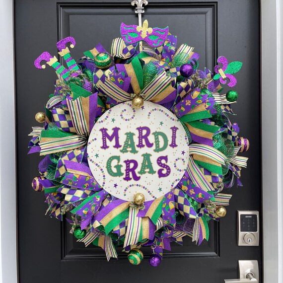 My first Mardi Gras tree!  Mardi gras decorations, Mardi gras  centerpieces, Mardi gras wreath