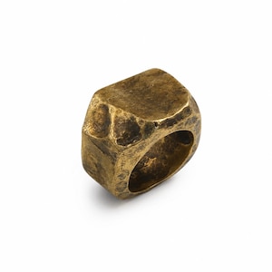 Brutalistisk mässingsring | Handsmidd skulptural statementring för män