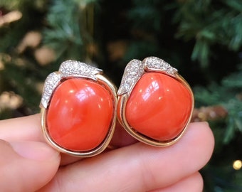 Ein Paar 18K Gold Coral Diamant Ohrringe