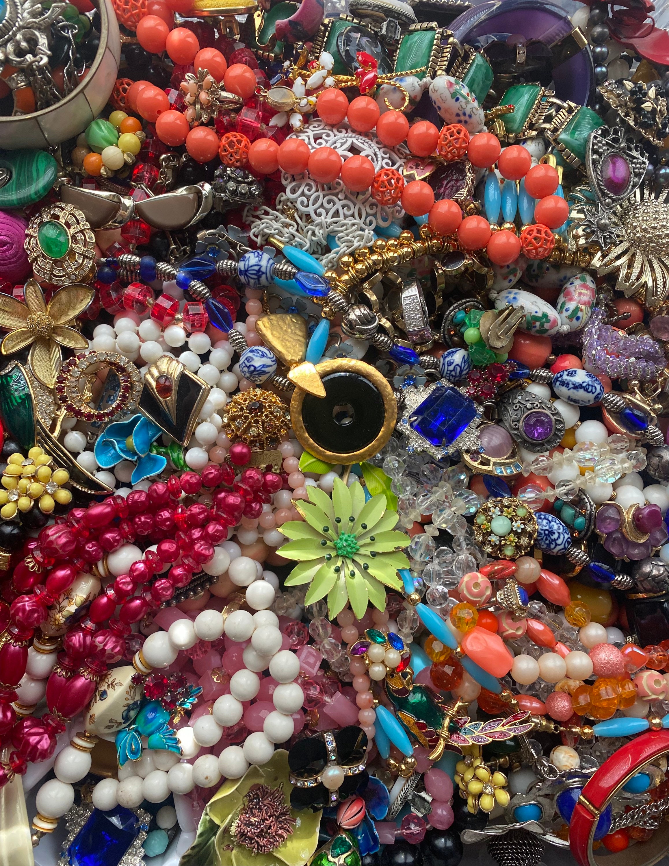 2+ pounds of mixed bulk costume jewelry lot - fashion, modern, vintage 