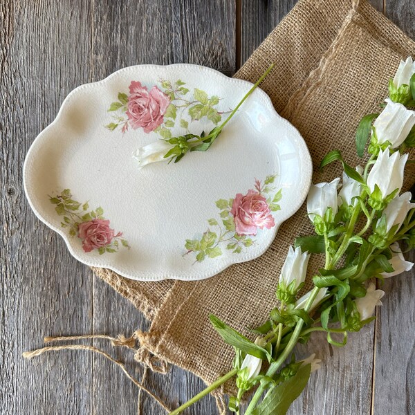 Chippy oval plate with pink roses | Scalloped edge | Shabby chic bedroom | Teatime biscuit plate | Farmhouse kitchen small tray |