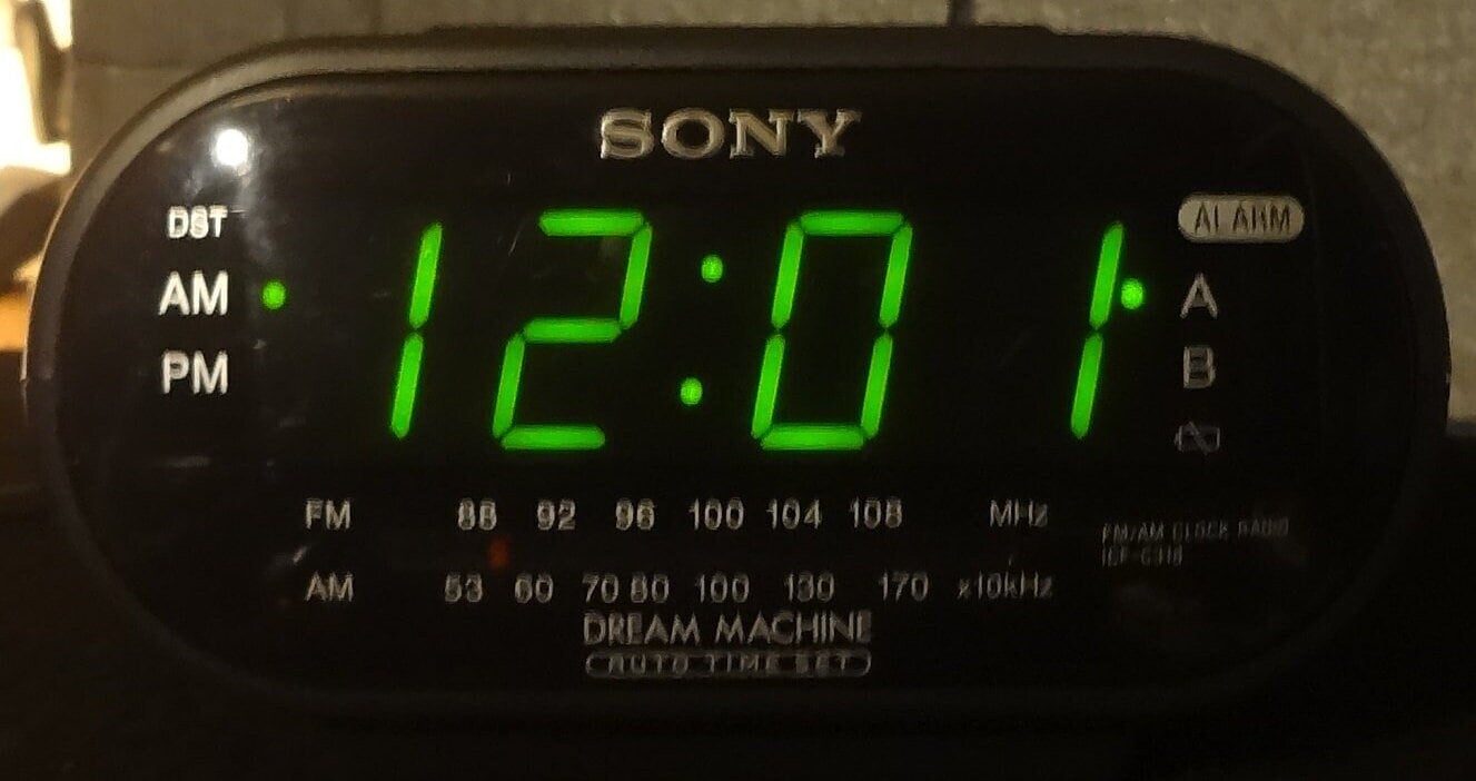 Sony - ICFC318S - Radio reloj despertador .