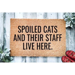 Doormat Spoiled Cats And Their Staff Live Here Funny Cat Doormat Cute Welcome Mat Funny Door Mat Gift Housewarming Closing Gift 1598**