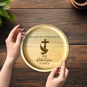 Bandeja para monedas con iniciales de Dios, regalo para hombre, organizador de madera personalizado para llaves, billetera y más. 7847