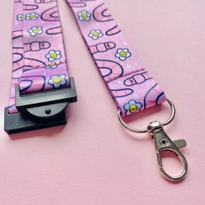 Lanière avec ver - vers - mignon - nature - rose kawaii - travail - université - université - badge - pin's collection - école - clés - porte-clés - Kellylou