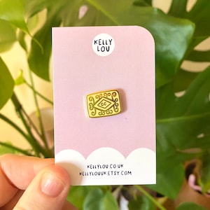 Custard Cream - Mini Pin - Biscuit Pins - Biscuit Gifts - Tea Gifts - Tea and Biscuits - Board Filler - Tea Lover - Cute - Enamel Pins