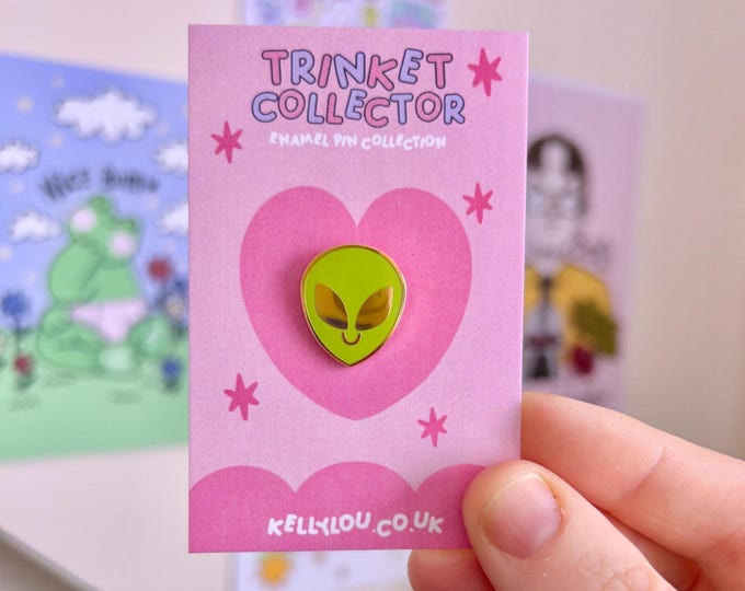 Mini Alien Head Enamel Pin: Gold Plated - UFO - 90s nostalgia - Lapel - Green - Trinket Collector