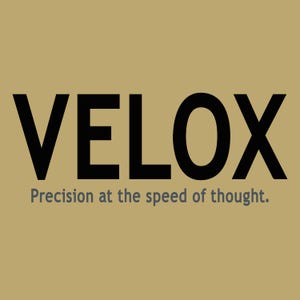 Peut inclure: Le mot "VELOX" en lettres noires grasses est centré sur un fond beige. En dessous, en plus petites lettres grises, se trouve la phrase "Précision à la vitesse de la pensée."