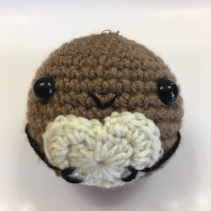 Portachiavi all&#39;uncinetto con il pianeta Plutone e l&#39;amore, portachiavi all&#39;uncinetto, portachiavi amigurumi, peluche amigurumi, regalo, decorazione per borse, portachiavi all&#39;uncinetto con l&#39;amore
