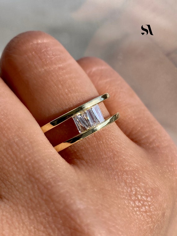 Upside Down Diamond Double Band in 18k Gold Unique Baguette -  Israel