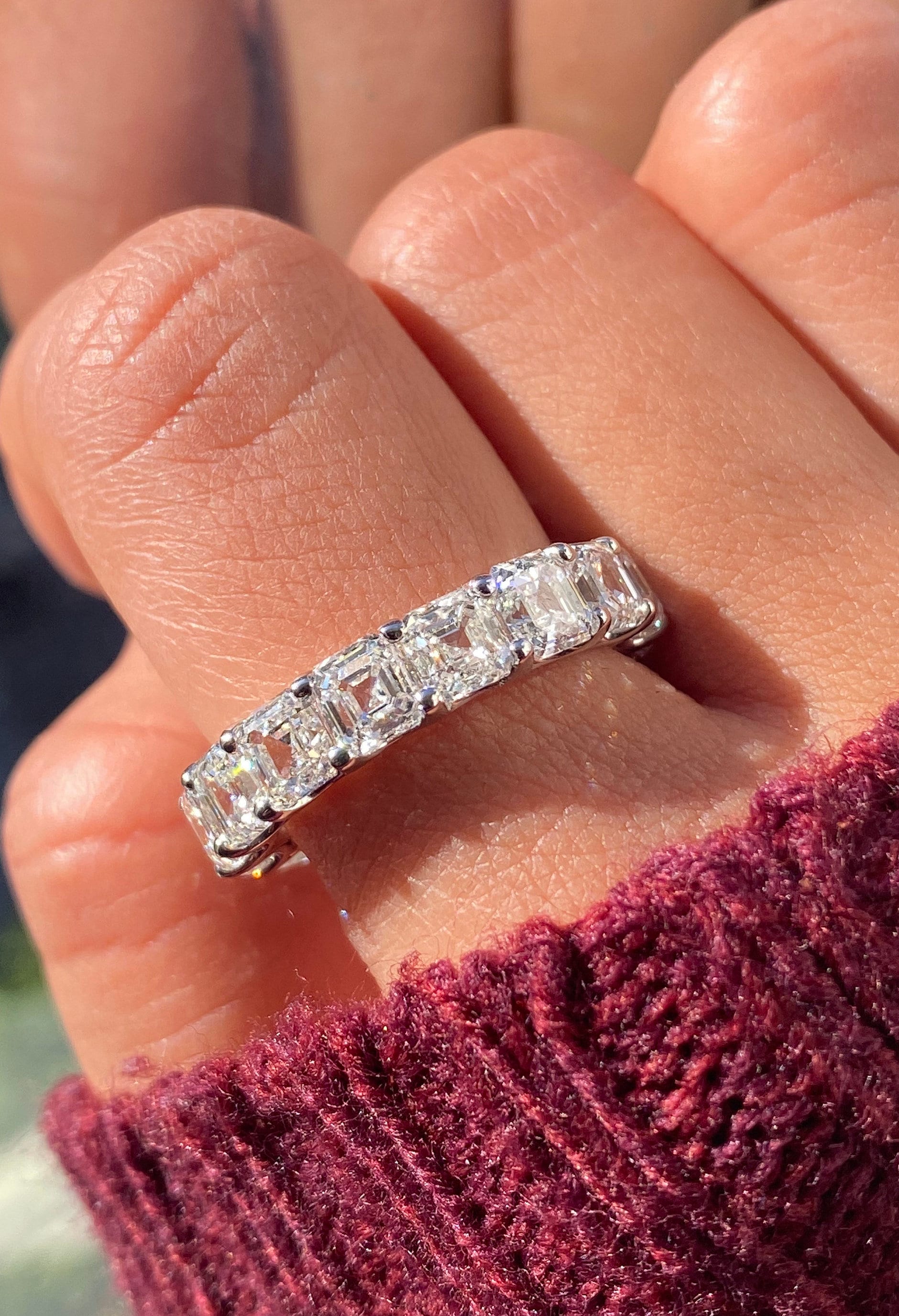 Eternity ring with asscher cut diamonds in bezel setting | Juveler Langaard