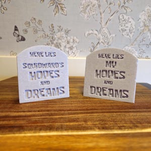 3D Printed Desk Decor – 'Here Lies My Hopes and Dreams' – Creative Tombstone Display Piece