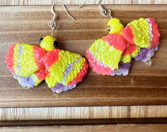 Motten Ohrringe aus Fimo: Handmodellierter Insekten Schmuck