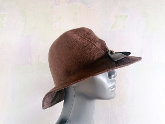 Formal sombrero de cazadores Vintage HAT pluma roja 1980s femenino Bowler Derby M / L Accesorios Sombreros y gorras Sombreros de vestir Gorras de bolera 