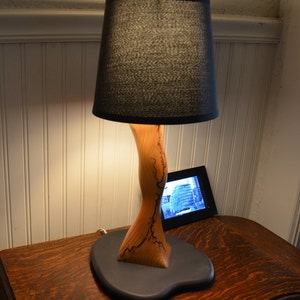 Lichtenberg Lampe, Tischlampe, einzigartige Lampen, Holztischlampe, Fraktallampe, Einzelstück, Freeform Lampe
