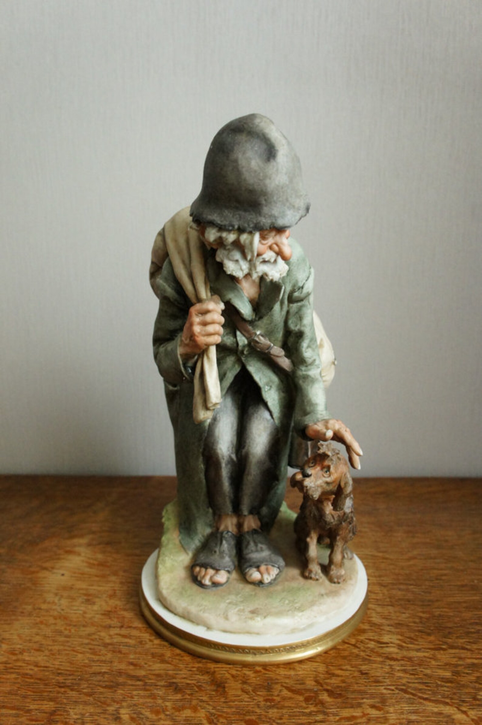 capodimonte tramp with dog