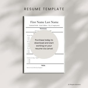 以下が含まれることがあります： 上部に「RESUME TEMPLATE」というテキストが入った白い履歴書のテンプレート。履歴書には、連絡先、概要、職務経験、学歴、スキルなどのセクションが含まれています。円形のオーバーレイには「Purchase today to download and start working on your resume via canva!」と書かれています。